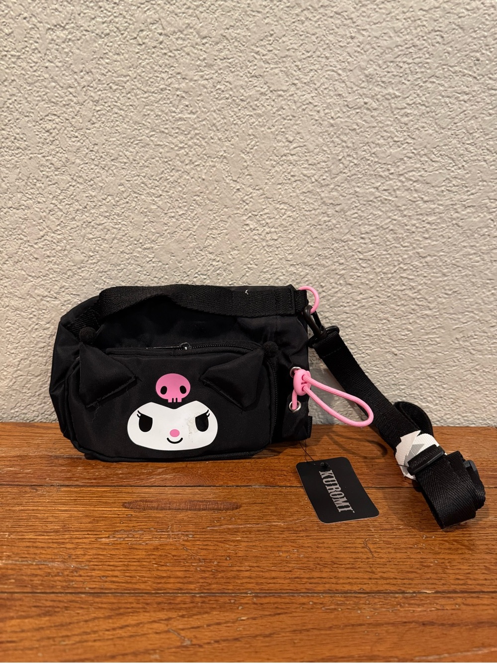 NWT Sanrio Kuromi Black/Pink Kuromi Face Water Bottle Sling Crossbody